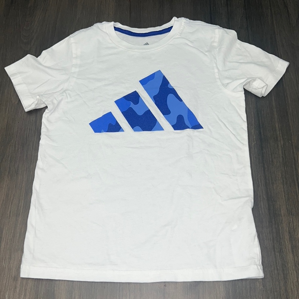 Adidas Camo Logo Graphic Tee in White and Blue    Size-S